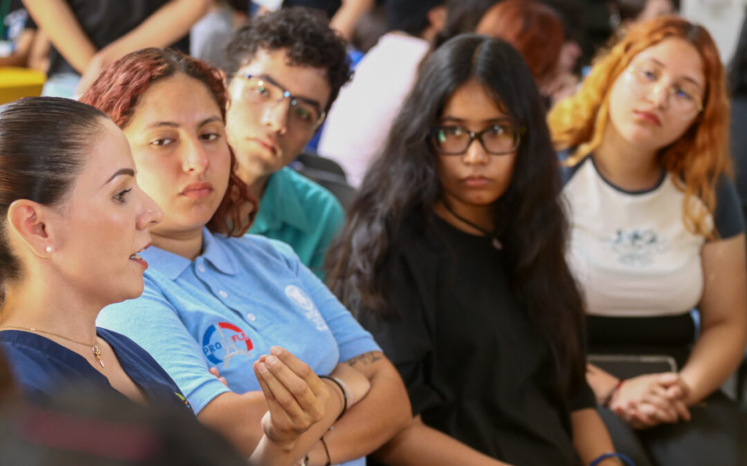 EMPRESARIOS Y EGRESADOS EXITOSOS COMPARTENEXPERIENCIAS CON ESTUDIANTES DE LA FLEX