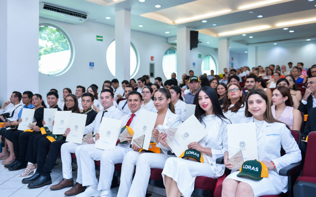 RECIBEN 82 EGRESADOS DE LA UDEC RECONOCIMIENTO DE EXCELENCIA EGEL