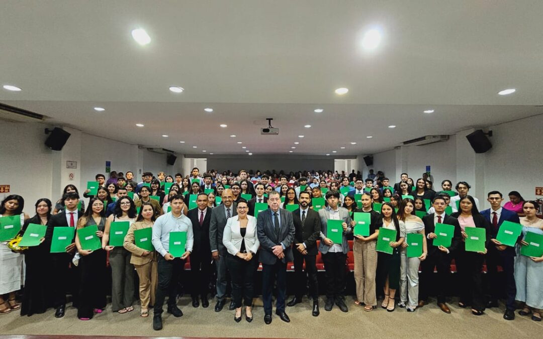 HISTÓRICA TITULACIÓN DE NUEVOS TÉCNICOS EN EL BACHILLERATO 16 DE LA UDEC
