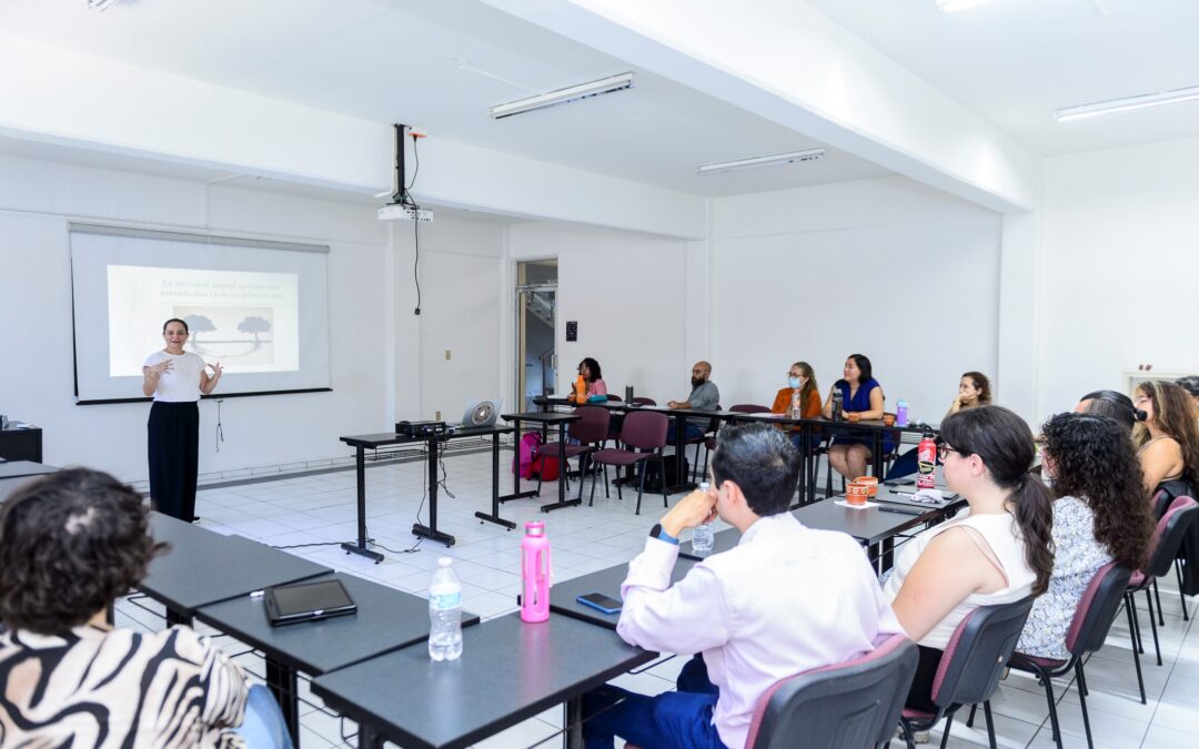 USO Y ABUSO DE REDES SOCIALES FRAGMENTAN LA ATENCIÓN: ACADÉMICA