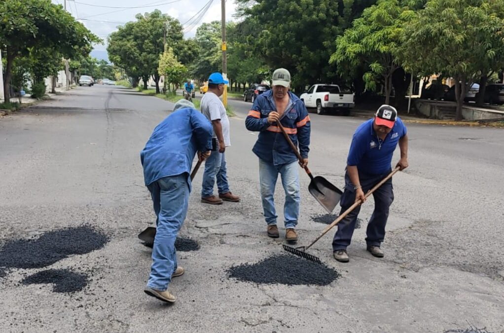 OPERACIÓN BACHEO COLOCARÁ SEIS TONELADAS DE ASFALTO ESTA SEMANA, EN VILLA DE ÁLVAREZ