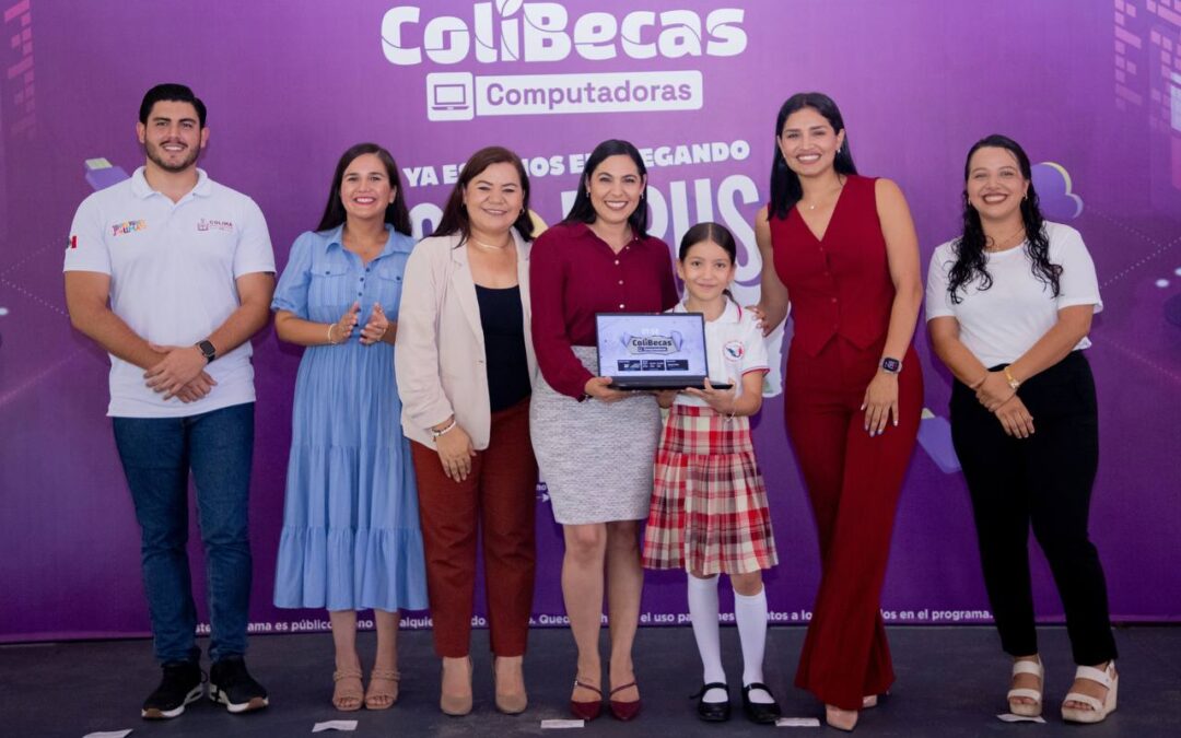 GOBERNADORA DE COLIMA ENTREGÓ LAPTOPS GRATUITAS A ESTUDIANTES DE SECUNDARIA EN CUAUHTÉMOC