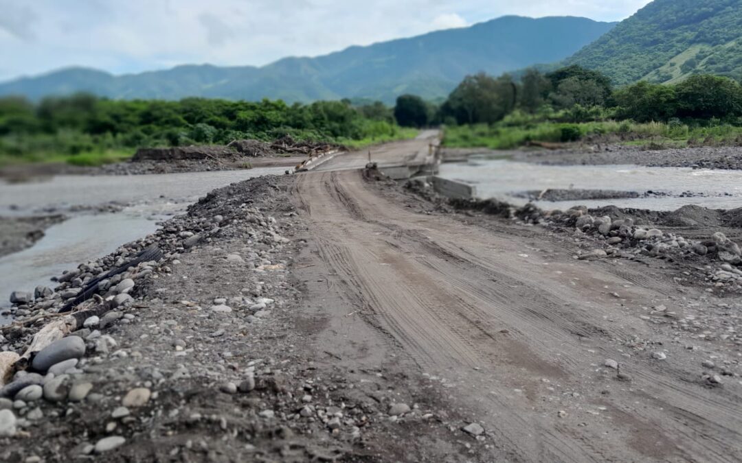 REHABILITAN HABITANTES DE COMUNIDADES DE IXTLAHUACÁN PASO PROVISIONAL DEL PUENTE LA PRESA