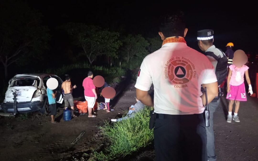 PROTECCIÓN CIVIL Y GN AUXILIAN A PERSONAS ACCIDENTADAS DURANTE LA MADRUGADA EN LA AUTOPISTA COLIMA-MANZANILLO