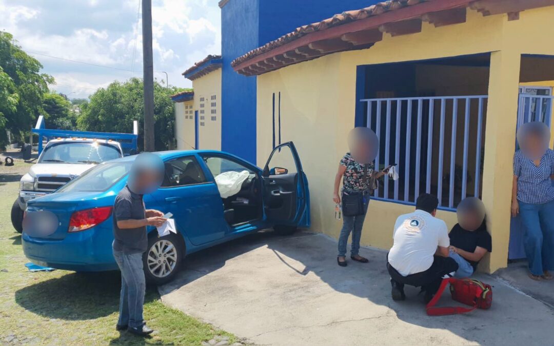 UEPC COLIMA ATIENDE A PERSONAS LESIONADAS TRAS ACCIDENTE DE TRÁNSITO EN PLACETAS