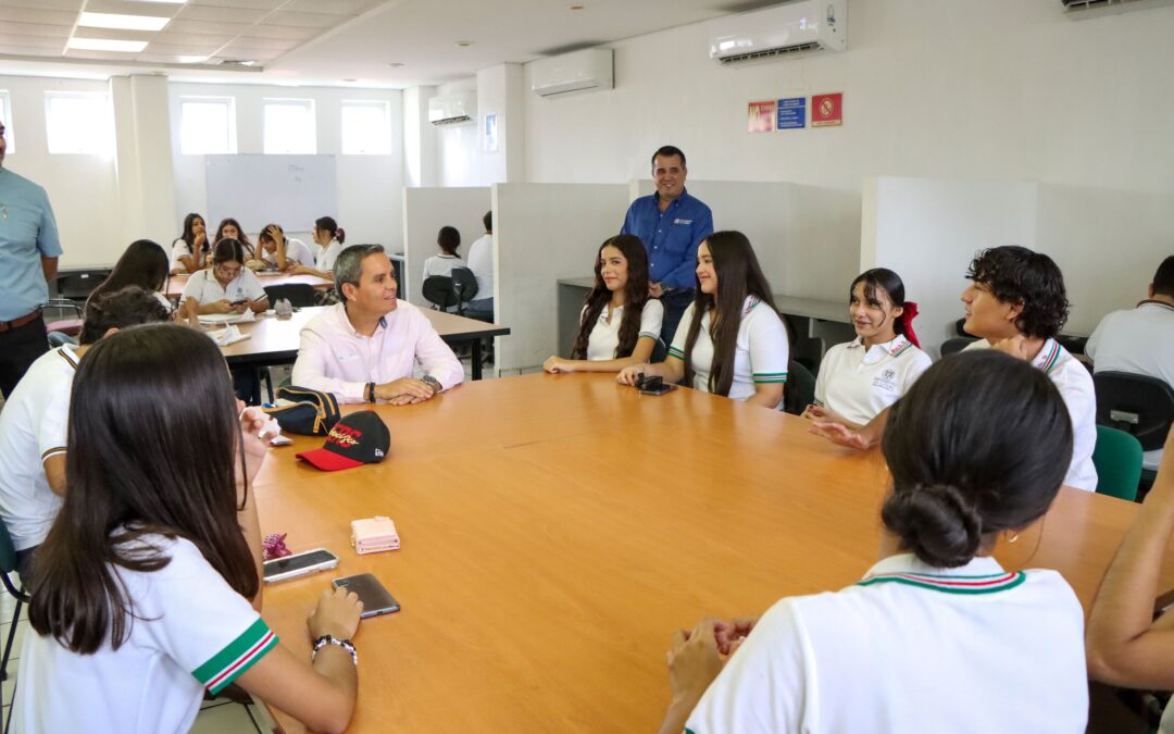 ENTREGA RECTOR EQUIPOS Y ESPACIOS REHABILITADOS, EN DELEGACIÓN TECOMÁN