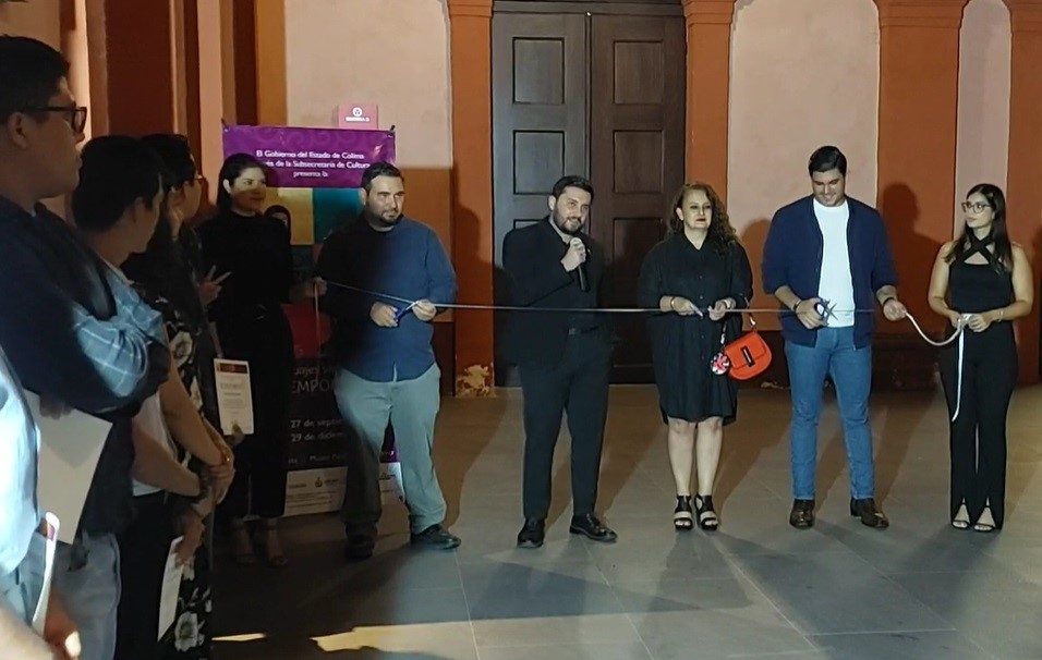 ESTUDIANTES, EGRESADOS Y UNA DOCENTE DEL IUBA, EN LA EXPOSICIÓN ARTE JOVEN COLIMA 2024