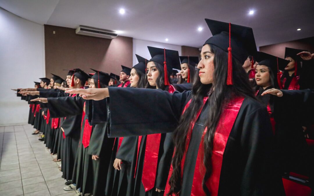 TITULA UDEC A 43 NUEVOS TÉCNICOS DEL BACHILLERATO 25 DE COMALA