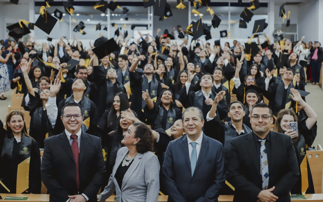 ENTREGA UDEC 95 TÍTULOS A PROFESIONISTAS EN ADUANAS Y COMERCIO EXTERIOR