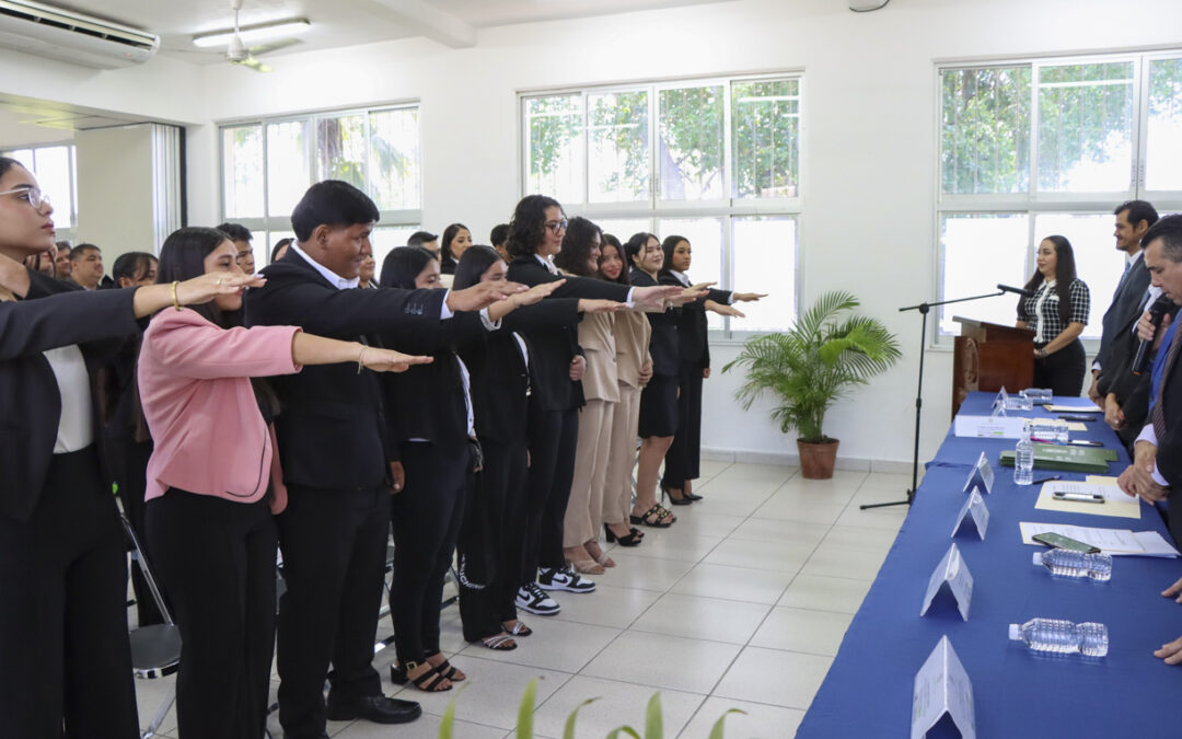 20 NUEVOS TÉCNICOS ANALISTAS QUÍMICOS EGRESAN DEL BACHILLERATO 21 DE ARMERÍA