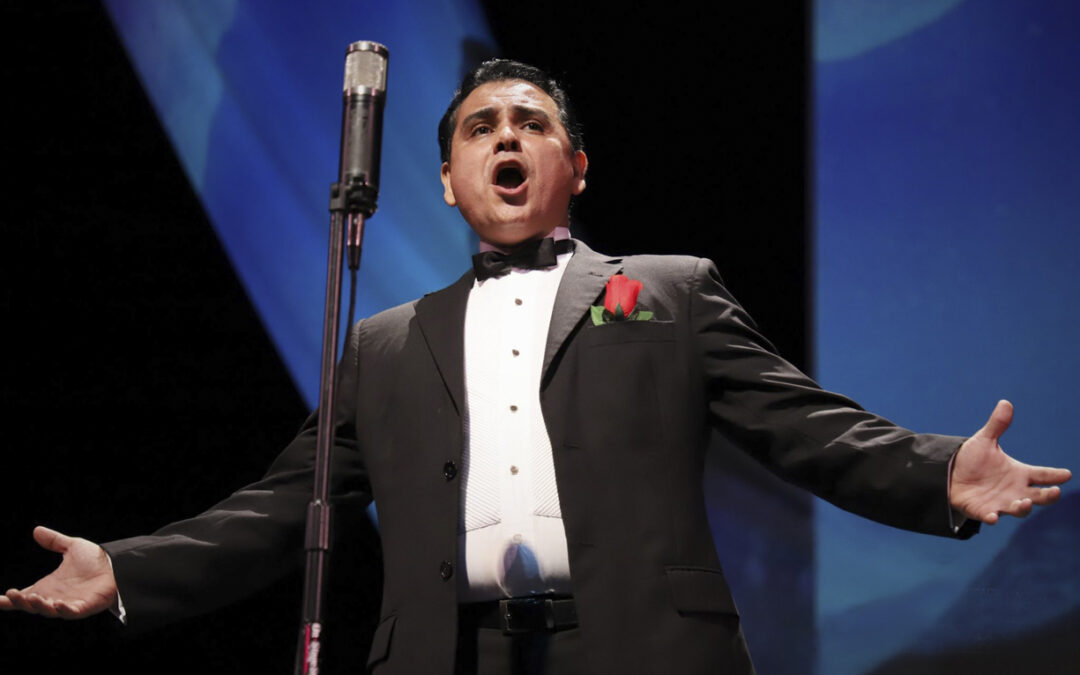 FELIPE CASTELLANOS CELEBRA 30 AÑOS DE PASIÓN Y CANTO, EN EL TEATRO UNIVERSITARIO