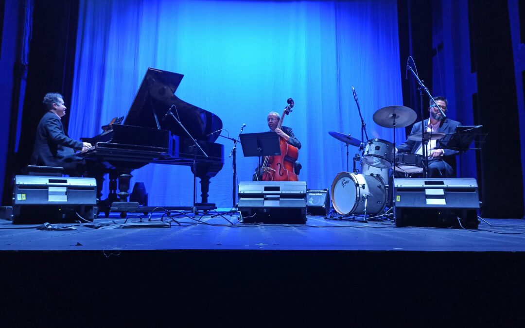 CIERRA FESTIVAL INTERNACIONAL COLIMAJAZZ CON ROBERTO AYMES