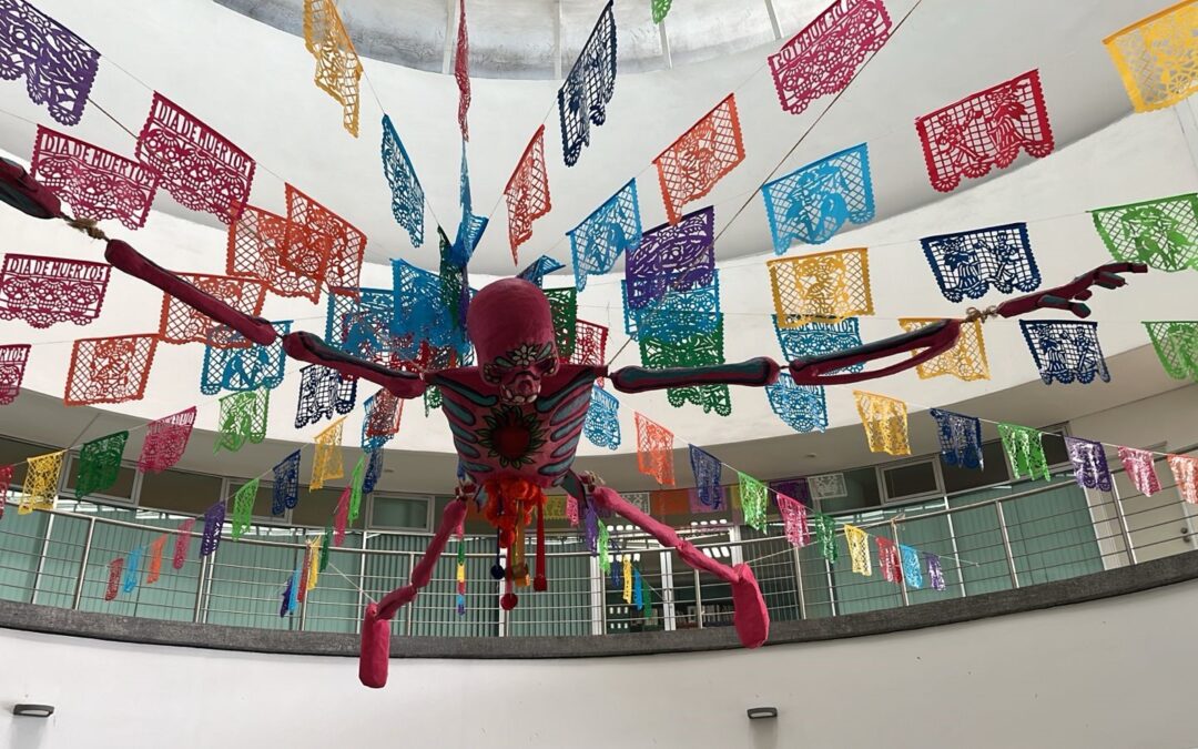 REALIZAN OFRENDA ARTÍSTICA EN EL EDIFICIO ADMINISTRATIVO