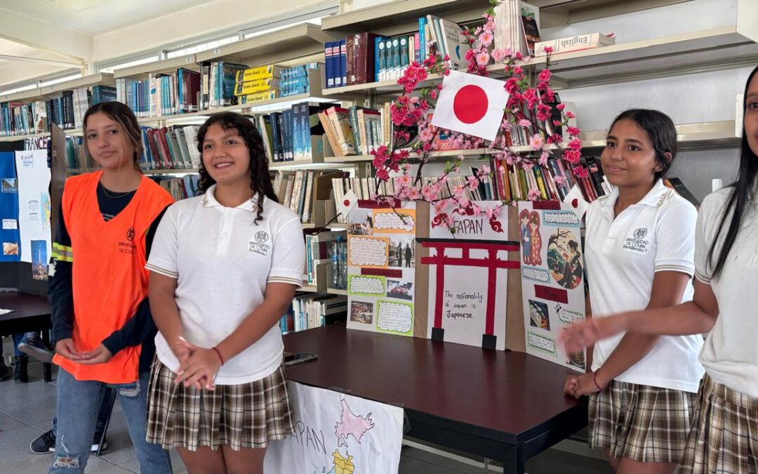 EXPONEN ESTUDIANTES CULTURA DE OTROS PAÍSES, EN INGLÉS