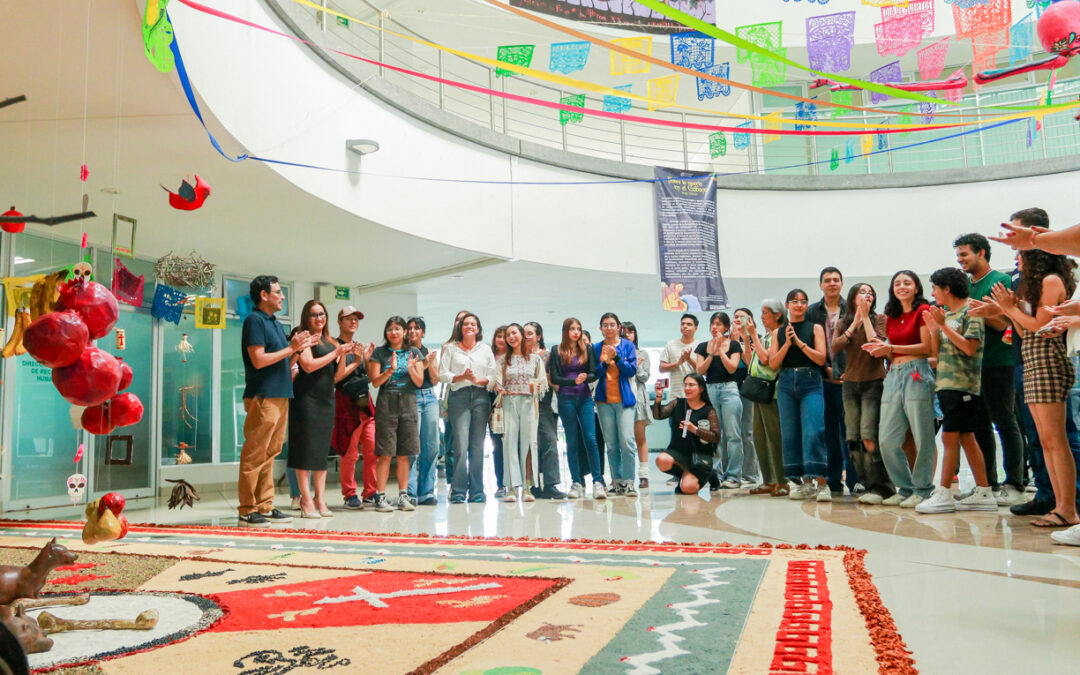 CONCLUYEN OFRENDA DE DÍA DE MUERTOS EN EDIFICIO ADMINISTRATIVO Y FINANCIERO