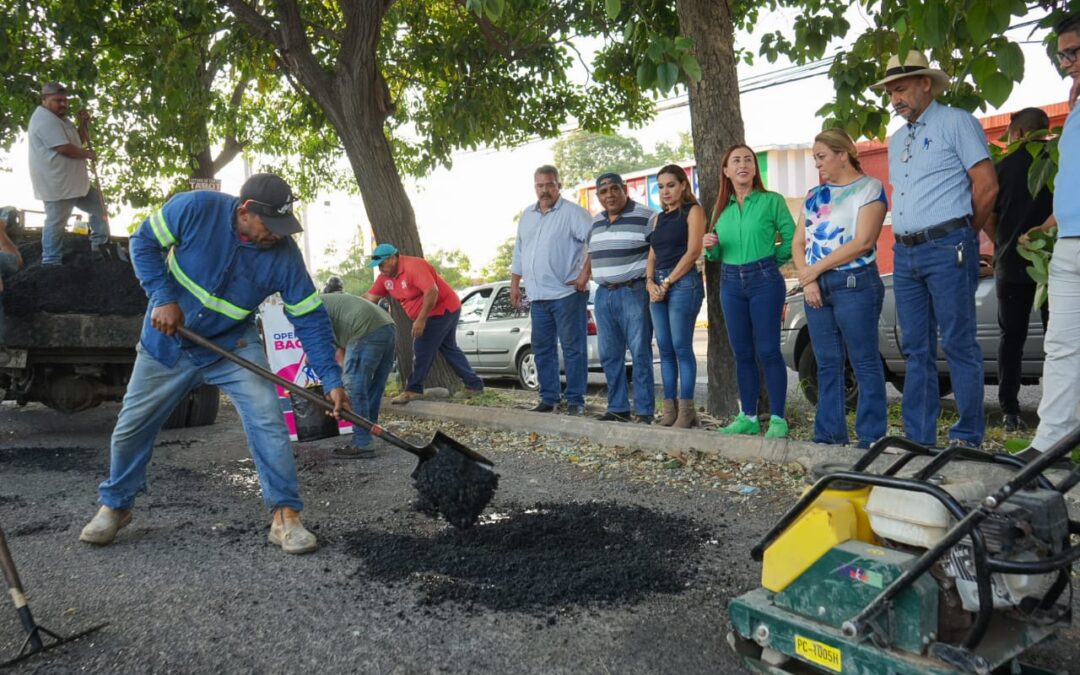 CONTINÚA VDEA APLICANDO 80 TONELADAS DE ASFALTO POR MES EN OPERACIÓN BACHEO