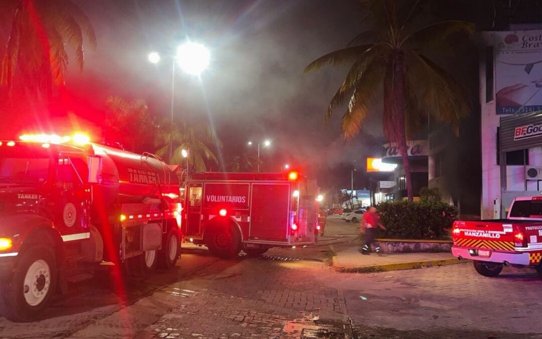 UEPC Y PC MANZANILLO PARTICIPAN EN CONTROL DE INCENDIO AFUERA DE UN HOTEL, EN EL PUERTO