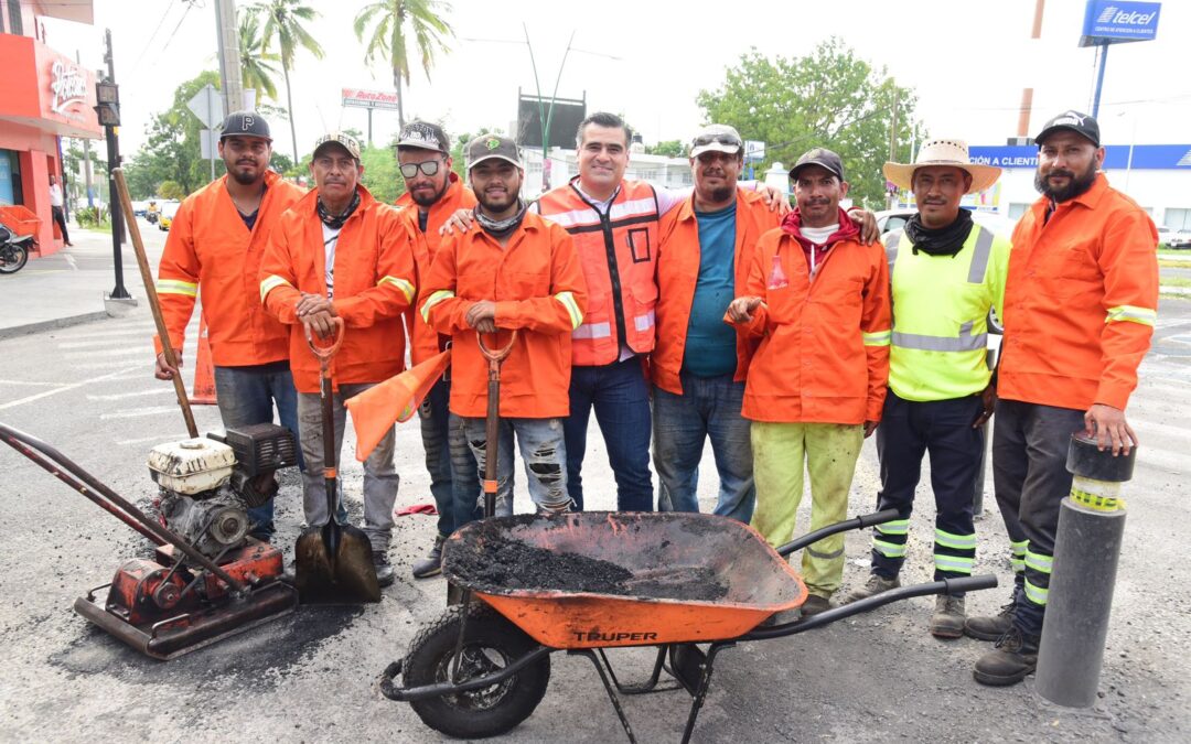 CONTINÚAN LOS TRABAJOS DE BACHEO POR TODA LA CIUDAD DE COLIMA