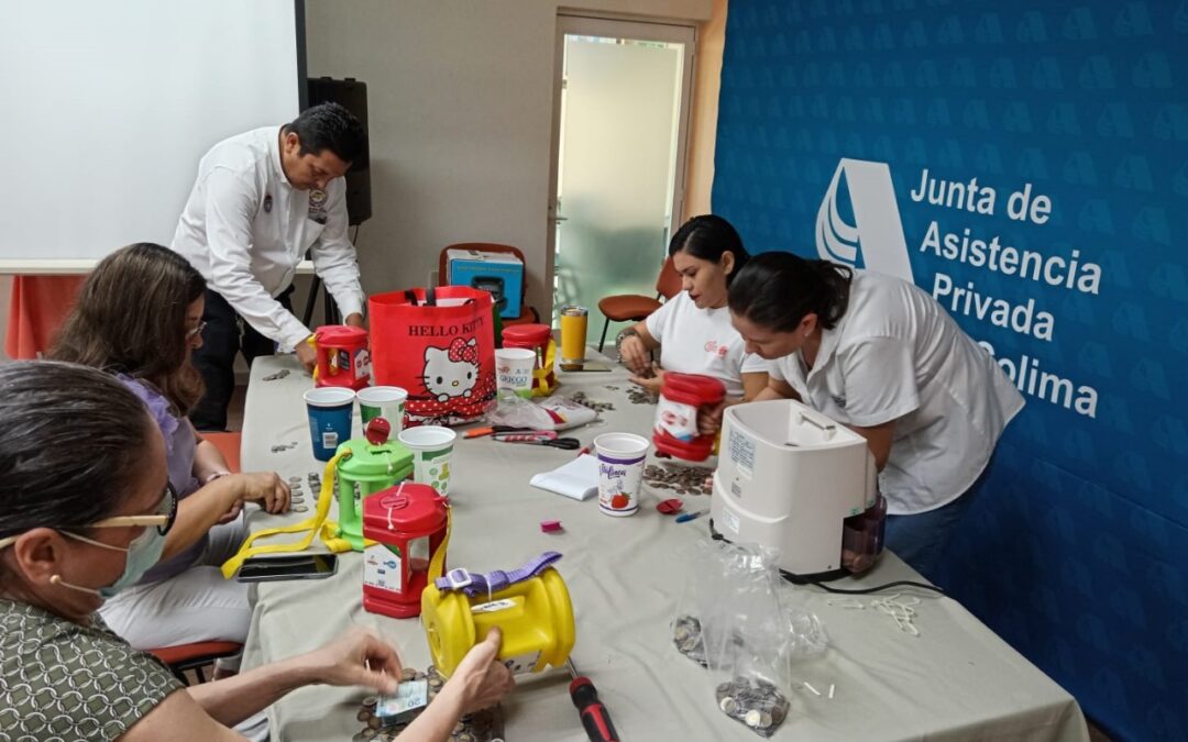 TAXISTAS DE COLIMA Y VILLA DE ÁLVAREZ SE UNIERON A RECAUDAR FONDOS PARA APOYAR A GRUPOS VULNERABLES