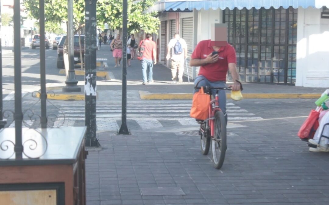 VEHÍCULOS NO MOTORIZADOS NO DEBEN CIRCULAR EN BANQUETAS: MOVILIDAD COLIMA