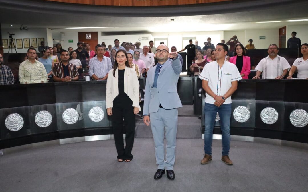 APRUEBAN LICENCIA DE JULIO LEÓN Y TOMAN PROTESTA A ALFREDO ÁLVAREZ PARA SUSTITUIRLO EN EL CONGRESO