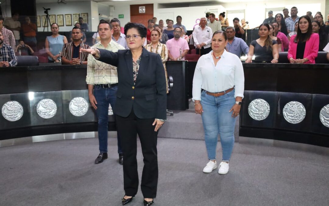 RINDEN PROTESTA CARMEN VIRGEN Y EFRAÍN BUENROSTRO COMO SECRETARIA GENERAL Y CONTRALOR DEL CONGRESO