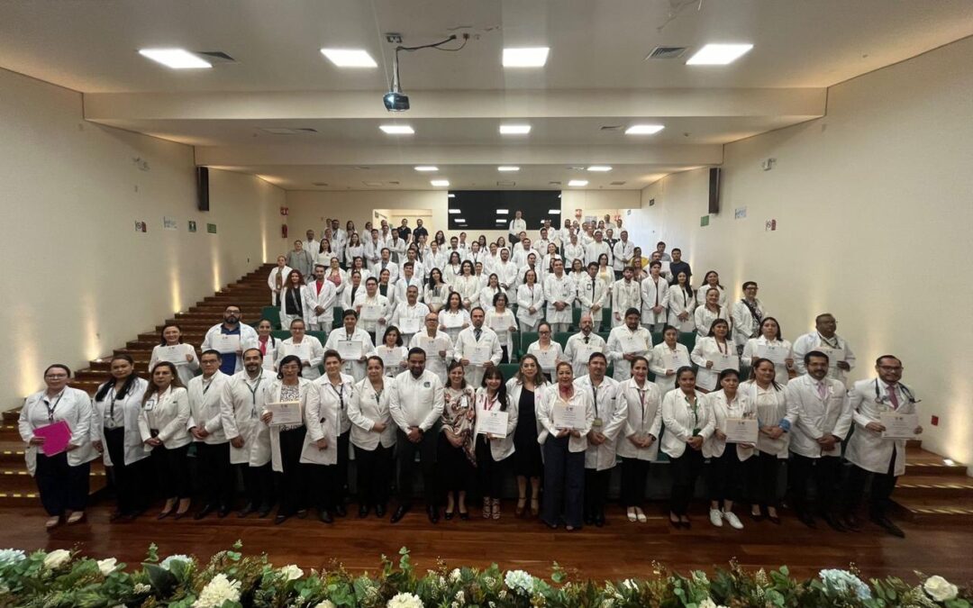 ENTREGA IMSS COLIMA 32 RECONOCIMIENTOS AL MÉRITO MÉDICO A ESPECIALISTAS