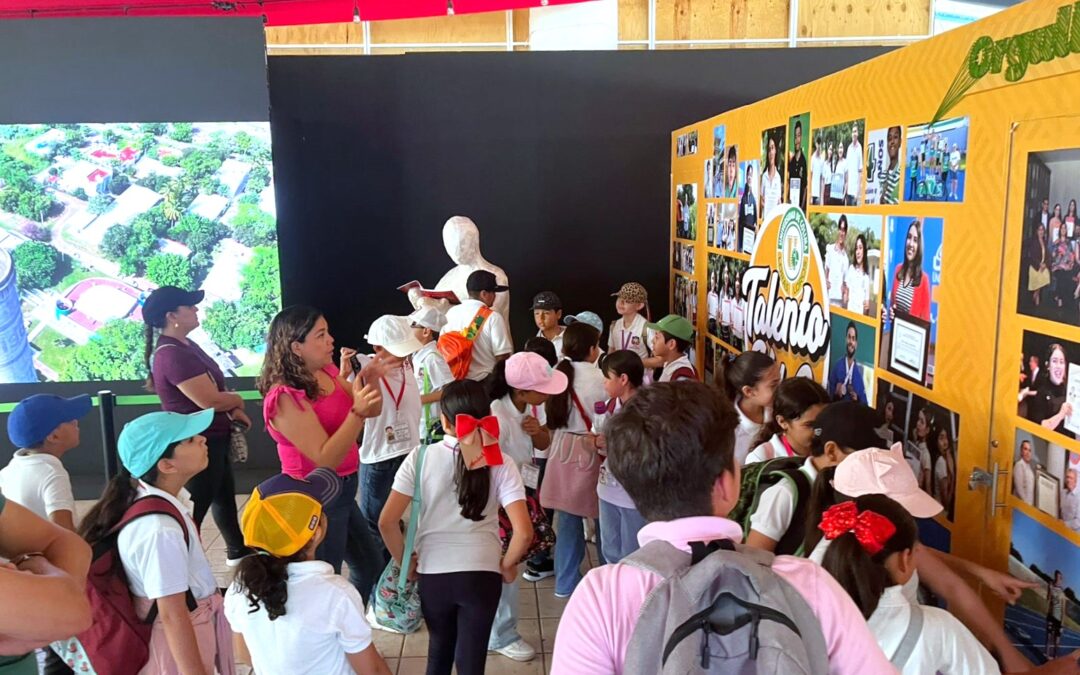 ESCUELAS PRIMARIAS DEL ESTADO CONOCEN TRABAJO DE LA UDEC, EN EL STAND DE LA FERIA