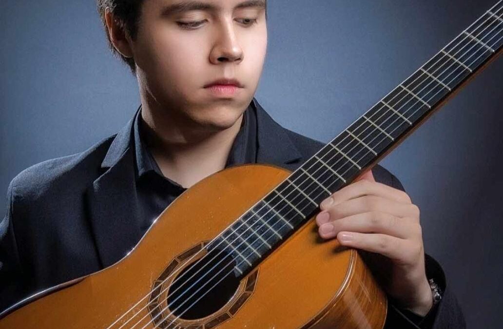GANA ALUMNO DEL IUBA SEGUNDO PREMIO EN COMPETENCIA INTERNACIONAL DE GUITARRA