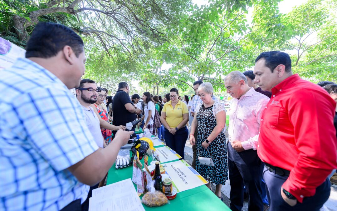 REALIZAN FERIA PROFESIOGRÁFICA EN BACHILLERATOS 4 Y 16