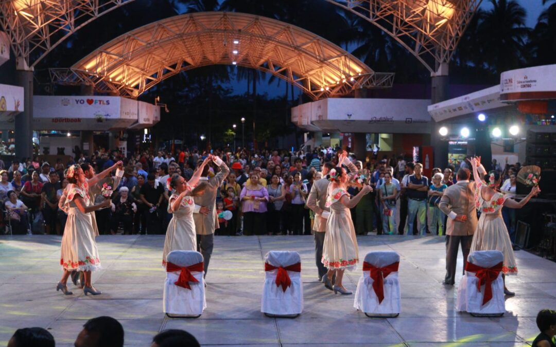 PRESENCIA ARTÍSTICA Y CULTURAL DE LA UDEC EN LA FERIA DE TODOS SANTOS 2024