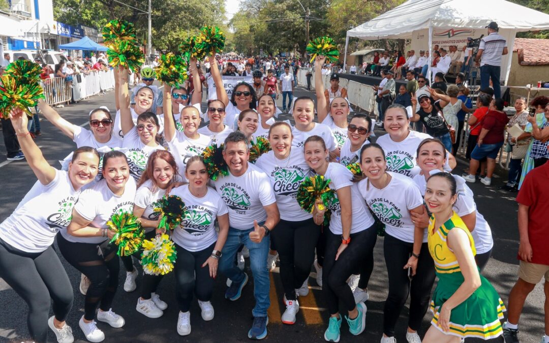 UDEC BRILLA EN EL DESFILE POR EL 114 ANIVERSARIO DE LA REVOLUCIÓN MEXICANA