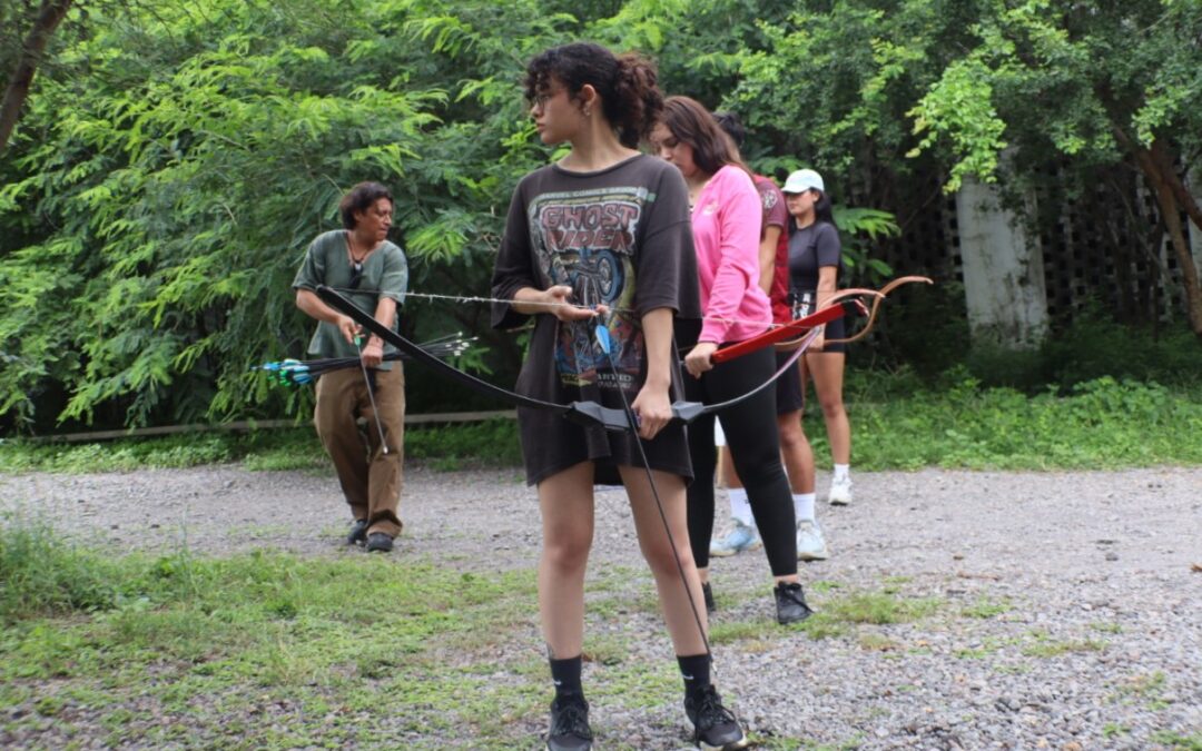 MUSEO UNIVERSITARIO PROMUEVE CULTURA NÁHUATL CON TALLER DE ARQUERÍA TRADICIONAL