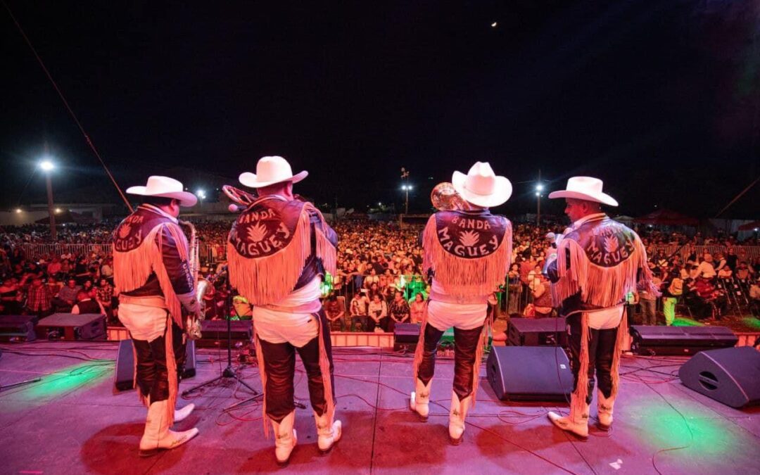 BANDA MAGUEY Y MI BANDA EL MEXICANO TRIUNFAN EN EL 2º CONCIERTO GRATUITO EN LA FERIA DE COLIMA