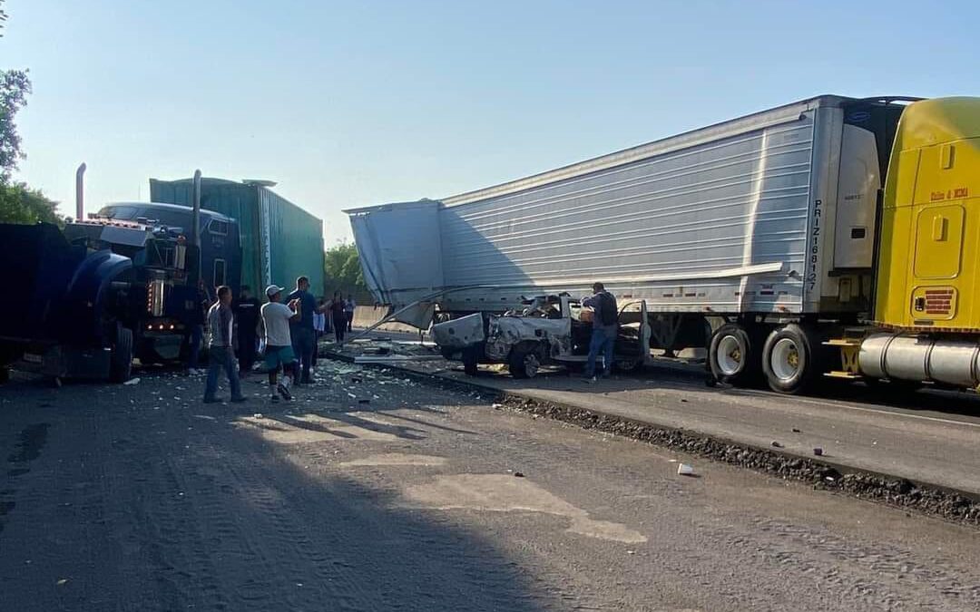 UEPC PREVIENE POR ACCIDENTE MÚLTIPLE SOBRE LA AUTOPISTA COLIMA-MANZANILLO; LOS DOS CARRILES ESTÁN BLOQUEADOS
