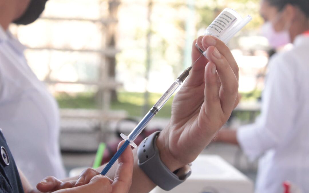 APLICA SALUD VACUNACIÓN PARA PREVENIR COVID-19 E INFLUENZA