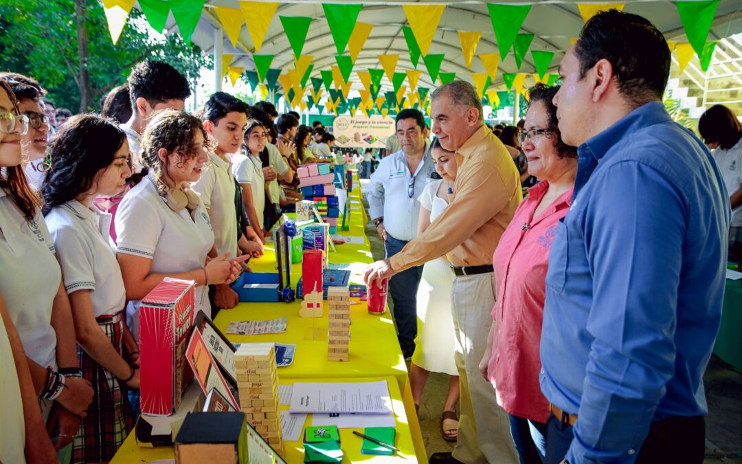 BACHILLERES PRESENTAN PROYECTOS DE APRENDIZAJE LÚDICO Y GAMIFICACIÓN