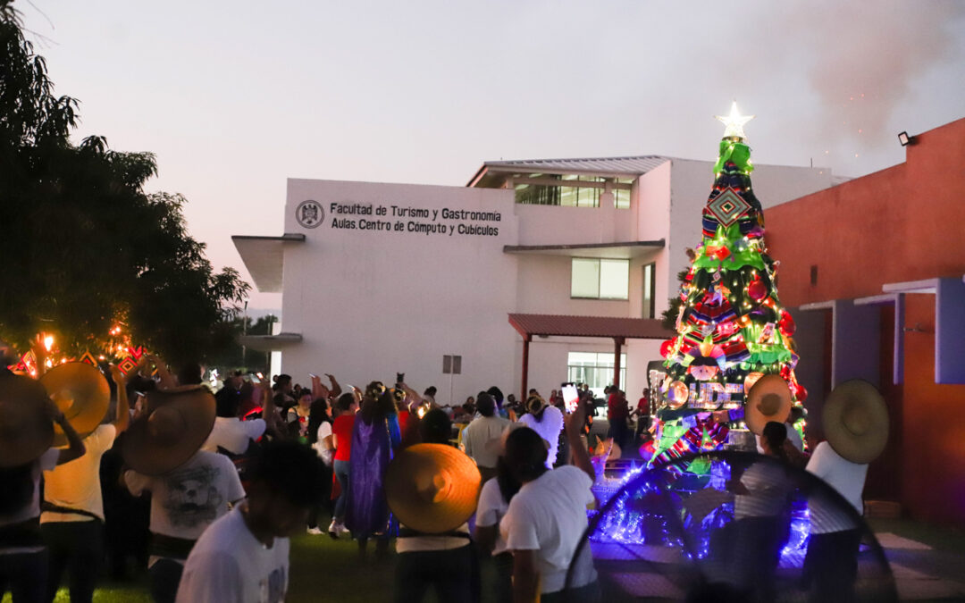 REALIZAN COLORIDO Y MEXICANO FESTIVAL DE NAVIDAD, EN MANZANILLO