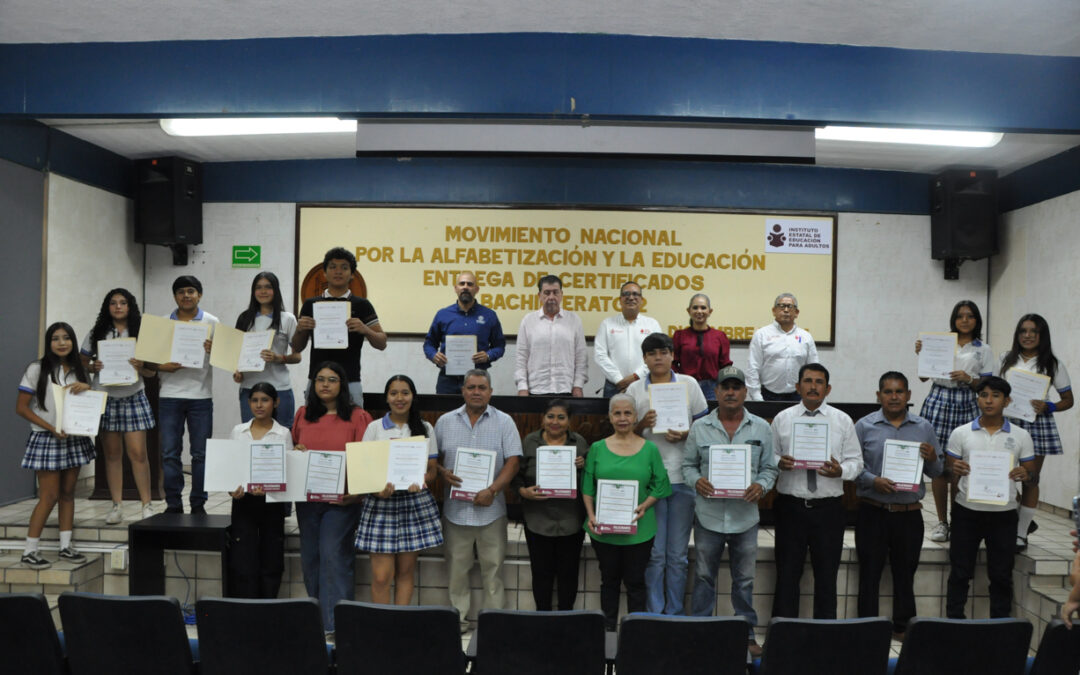 ENTREGAN 31 CERTIFICADOS DE EDUCACIÓN BÁSICA A ADULTOS QUE LA CONCLUYERON
