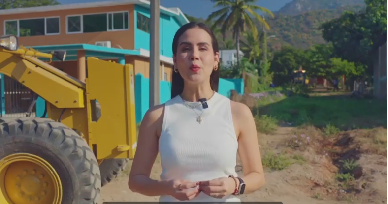 ROSI BAYARDO DA EL BANDERAZO DE ARRANQUE PARA LA REHABILITACIÓN DE CALLES EN EL NARANJO