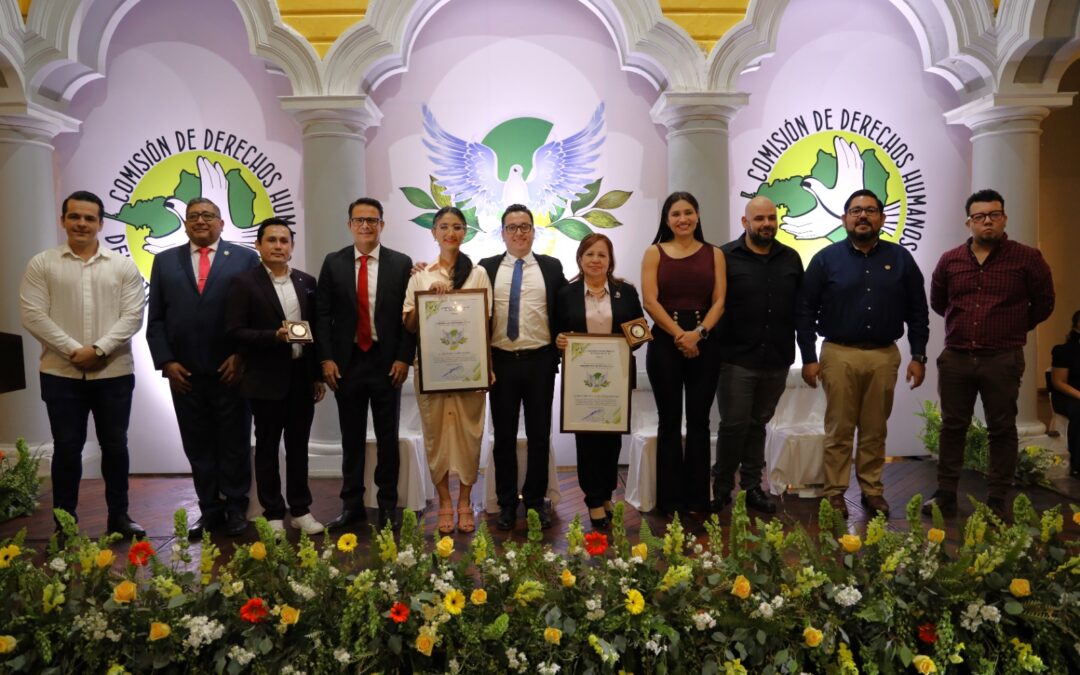 ENTREGA CDHEC EL “PREMIO EN DERECHOS HUMANOS 2024” A LA ACTIVISTA MARÍA DE JESÚS ELISA CHÁVEZ MARTÍNEZ