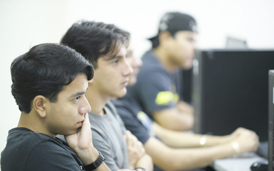 CONOCEN ESTUDIANTES DE BACHILLERATO INGENIERÍAS QUE IMPARTE LA UDEC EN COQUIMATLÁN