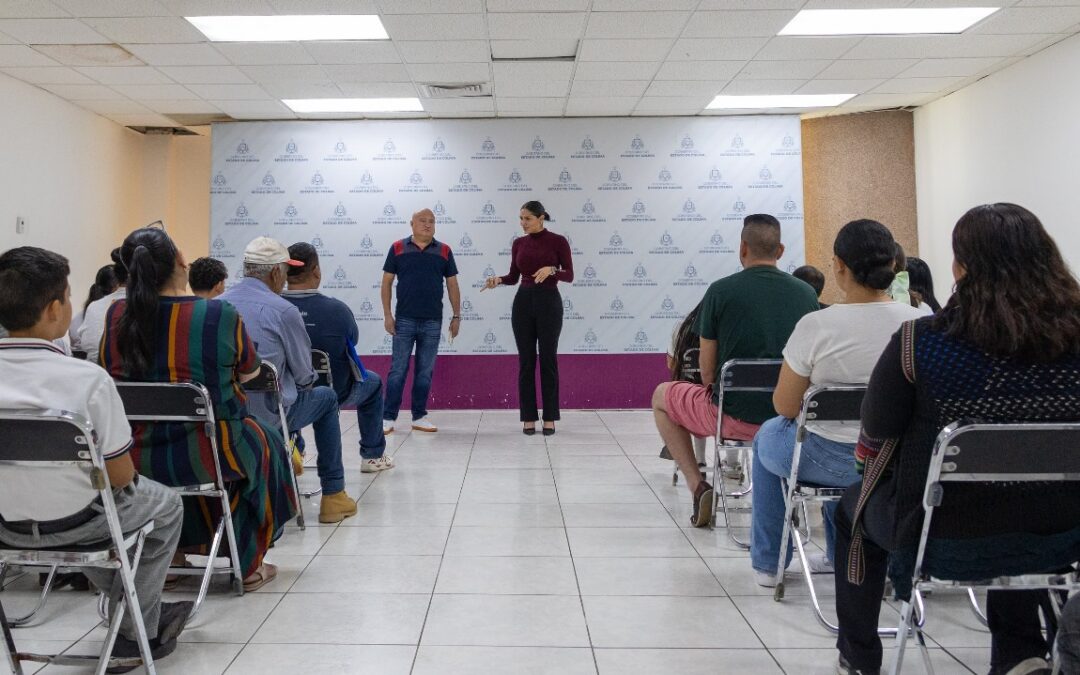 TITULAR DE SEBIINSOM ENTREGÓ COLIBECAS COMPUTADORAS A ESTUDIANTES QUE NO LAS HABÍAN RECIBIDO