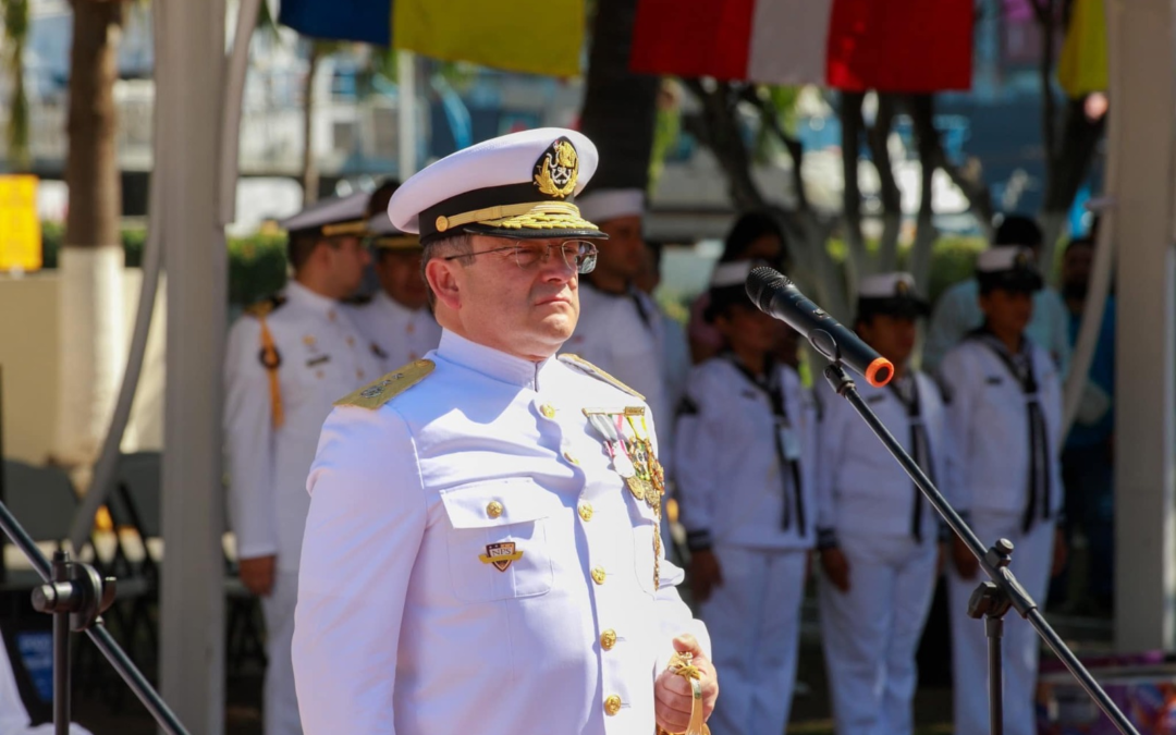 PRESIDENTA DEL CONGRESO ATESTIGUA CAMBIO DE MANDO EN LA SEXTA REGIÓN NAVAL Y DE LA FUERZA NAVAL DEL PACÍFICO