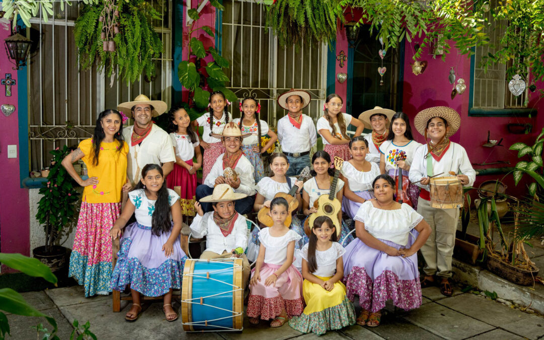 CELEBRA HOJA SANTA 20 AÑOS DE DANZA Y MÚSICA MEXICANA