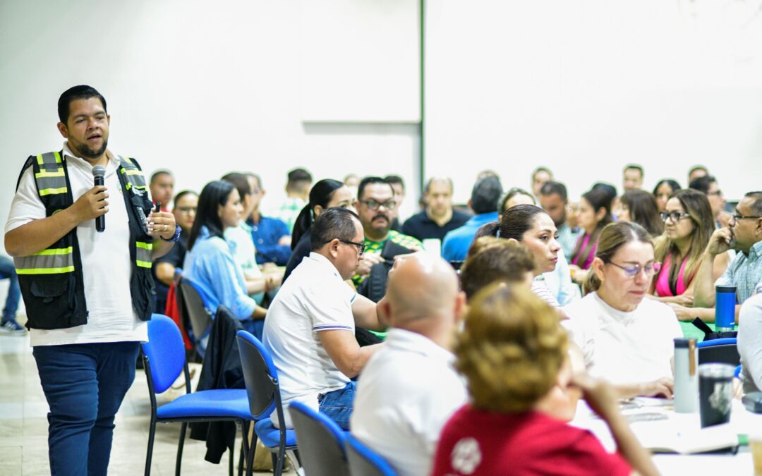 DIRECTIVOS DE LA UDEC SE CAPACITAN EN PROTECCIÓN CIVIL Y GESTIÓN DE RIESGOS