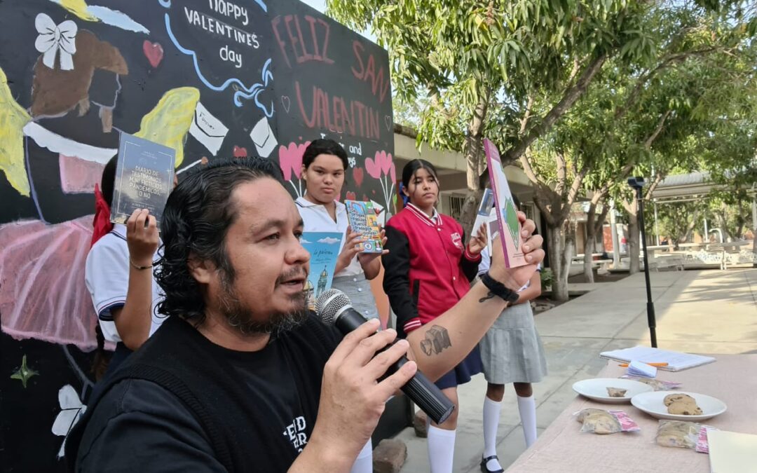 DOCENTES DE LA FALCOM LLEVAN LITERATURA COLIMENSE A LA SECUNDARIA DE TECOMÁN