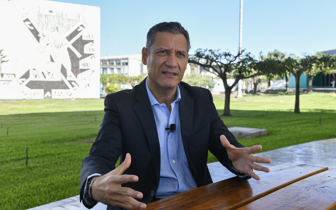 ACADÉMICO DE LA UDEC OBTIENE CERTIFICACIÓN PARA EJERCER COMO ABOGADO EN EE. UU.