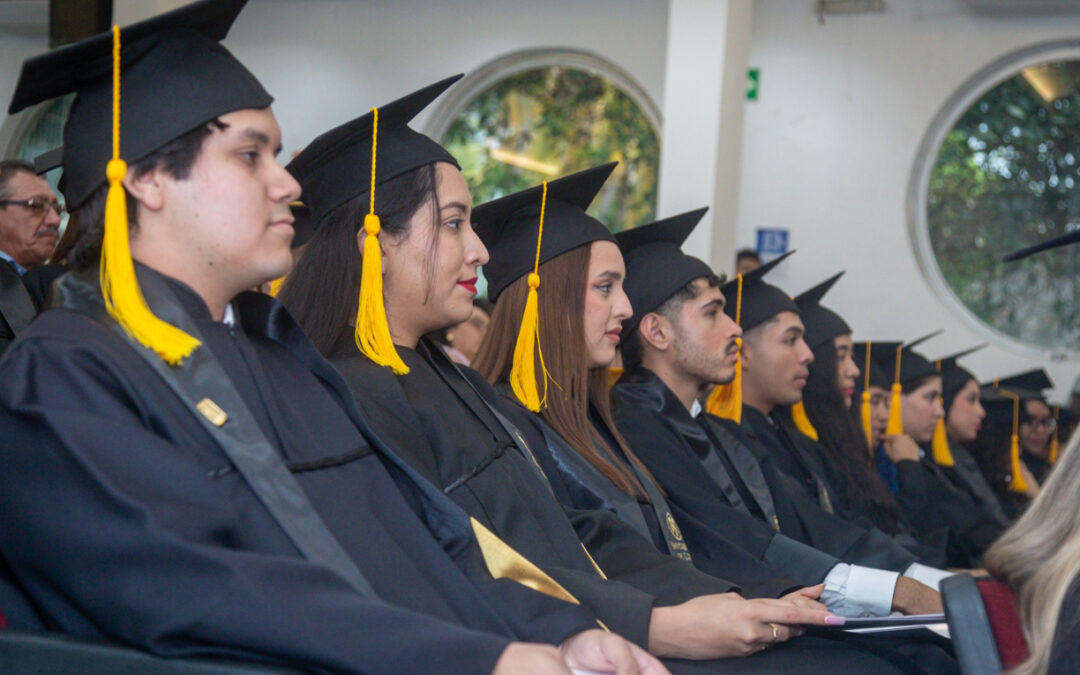 EGRESAN 32 GESTORES TURÍSTICOS, UNA GENERACIÓN MARCADA POR LA RESILIENCIA