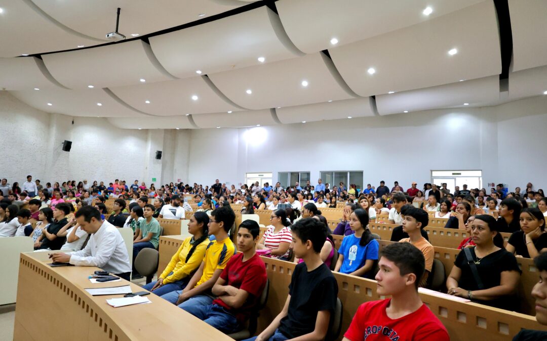 ESTUDIANTES Y FAMILIAS SE PREPARAN JUNTOS PARA EL INGRESO A LA UNIVERSIDAD DE COLIMA